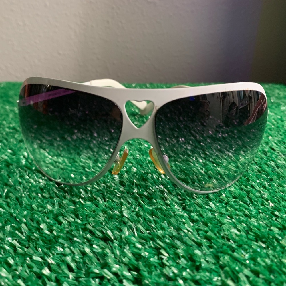 Heart ❤️ throb white with smoked lense euc#